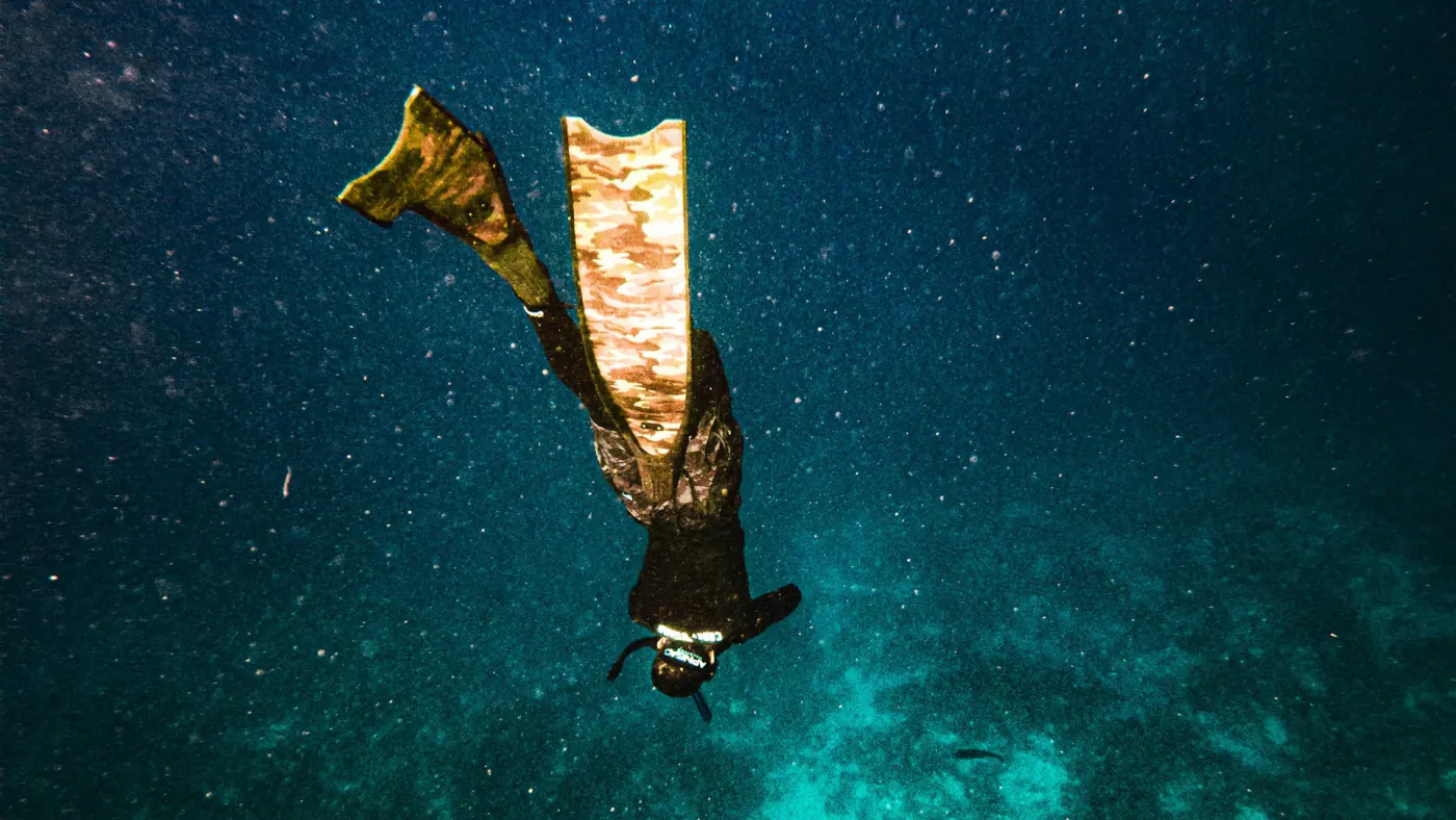 Freedive training in blue water. Thirty metres if your body says yes, twenty for most people.